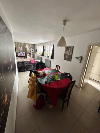 📍 Nieuw te koop in centrum Hamme!Ruim appartement (130 m²) + garage👉 Momenteel verhuurd — ideaal als opbrengsteigendom✔ 3 slaapkamers✔ Grote,...