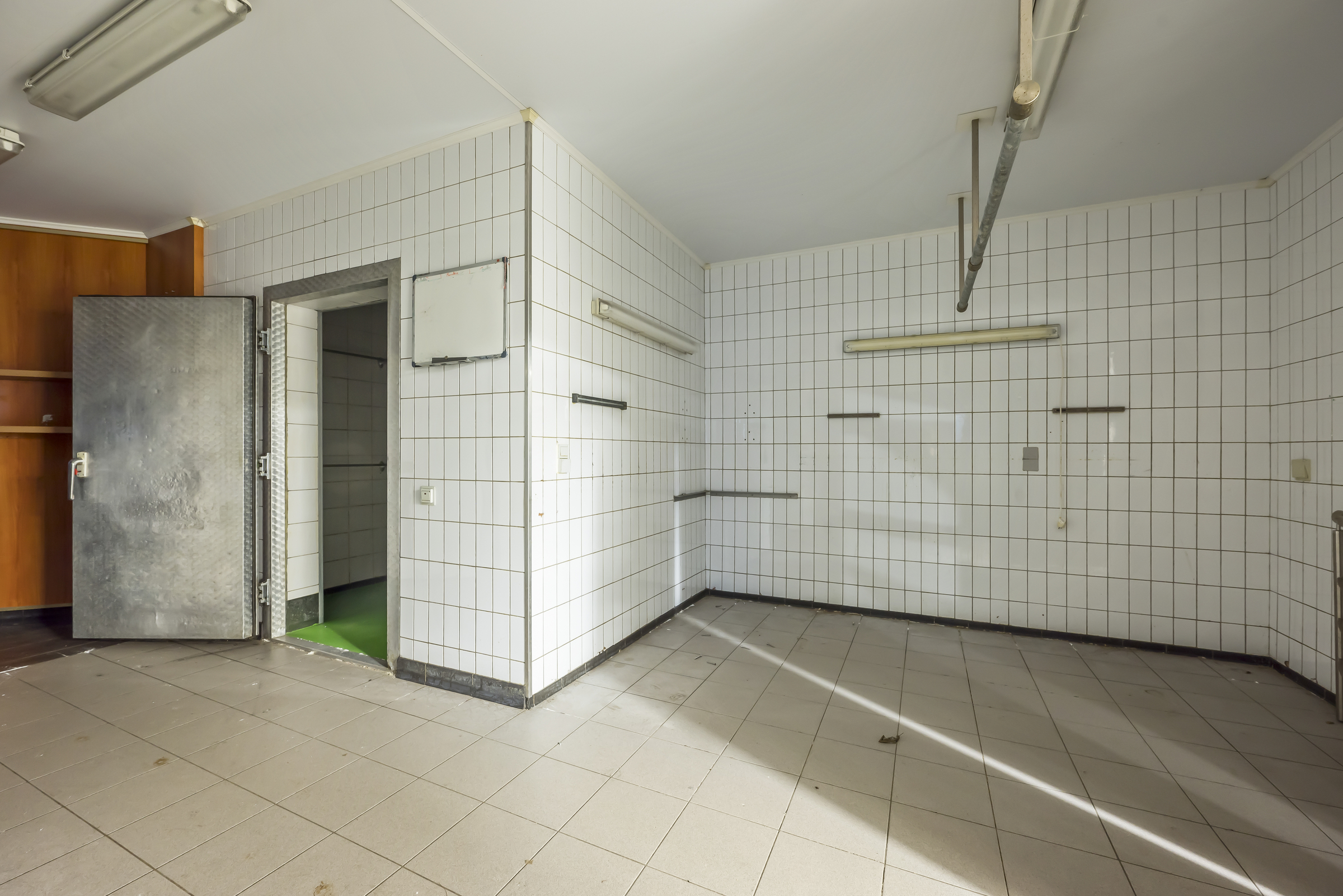 Handelspand met veel ruimte op toplocatie in Sint-Gillis - foto 5