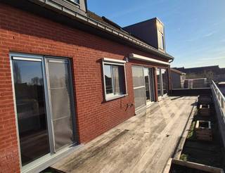 Duplex-appartement met 3 slaapkamersIn het hart van Wezemaal, aan het Wezemaalplein, met alle voorzieningen zoals winkels, scholen, openbaar vervoer...