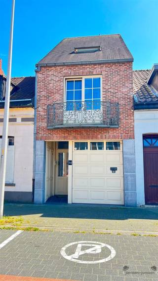 <p><span>Spacious young family home with large garden!</span></p><p><span> </span></p><p><span>This row house has been occupied since 2009 and has an EPC value of 133 (B).</span></p>