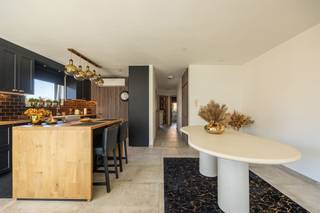 Ontdek dit lichtrijke en gerenoveerde appartement, gelegen in een kleinschalig appartementsgebouw van slechts 6 appartementen, op een rustige...