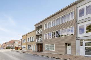 Vous recherchez une propriété prête à emménager sur la côte ? Cet appartement bien entretenu à Blankenberge offre la combinaison parfaite de...