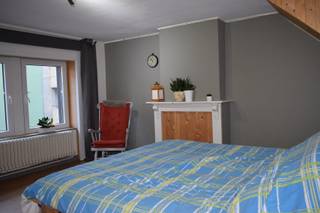 BeschrijvingGezinswoning met grote garage en aansluitend studio appartement.Woonhuis met 3-4 ruime slaapkamers,zonneterras en achteraan nog een...
