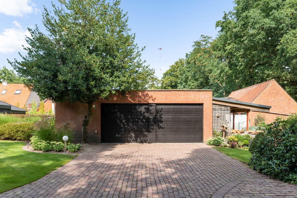 Ruime gezinswoning op 1135 m² met mogelijkheid tot 5 slaapkamers vlakbij het centrum van Zoersel. - foto 4