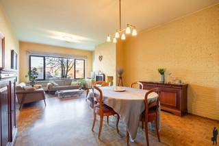 Ruim gelijkvloers hoekappartement met tuin en grote garageDit hoekappartement op het gelijkvloers van de verzorgde residentie Permeke biedt een mooie...