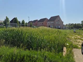 Zéér goed gelegen bouwgrond ( LOT 19 ) met een breedte van 15m en een oppervlakte van 545m2. Deze grond voor open bebouwing is gelegen in...