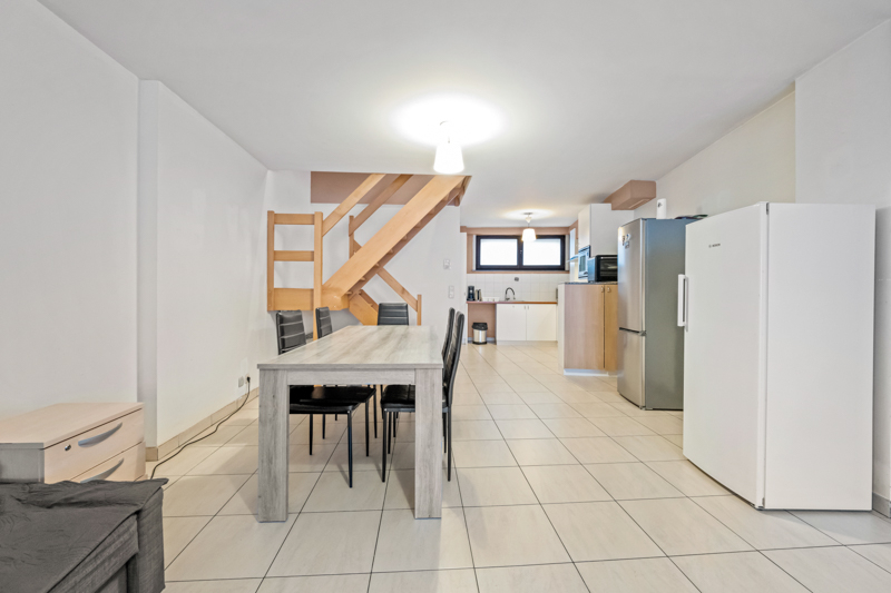 Roeselare : Instapklare hoek duplexappartement met 1 slaapkamer (kan opgesplitst worden ) met ruim terras nabij centrum + zolder - foto 2