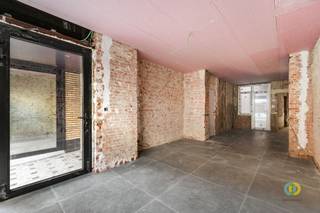 Ce rez-de-chaussée commercial idéalement situé se trouve dans la rue commerçante de Vilvoorde, très fréquentée au quotidien. Le bâtiment...