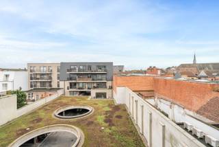 Dit moderne instapklare appartement (bouwjaar 2020 - APP. 2.01 / BUS 0202) is gelegen in hartje Lokeren.Hierbij de grote troeven:🌳 Charmant terras...