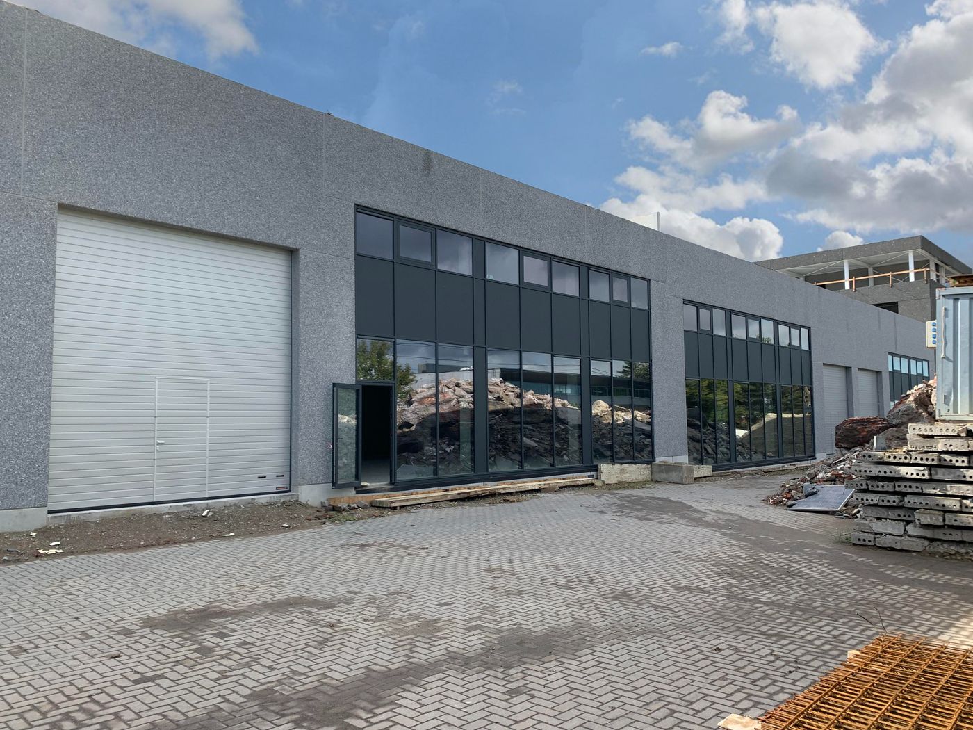 1.098 m² nieuwbouw loods/kantoor/showroom - photo 1