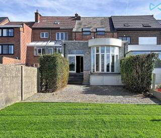 This charming ground floor apartment offers plenty of space, natural light, and comfort, with a deep green garden perfect for enjoying the...