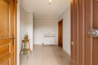 BIEDEN VANAF 395.000,00 EURO.Deze ruime en degelijk gebouwde woning (1979) met maar liefst een bewoonbare oppervlakte van 253 m², beschikt over 4...