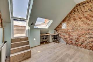 Voor meer info of een bezoek, bel 054 69 39 39 - Prachtig instapklaar en gerenoveerd triplexappartement (verdiepingen 1, 2 en 3) met maar liefst...