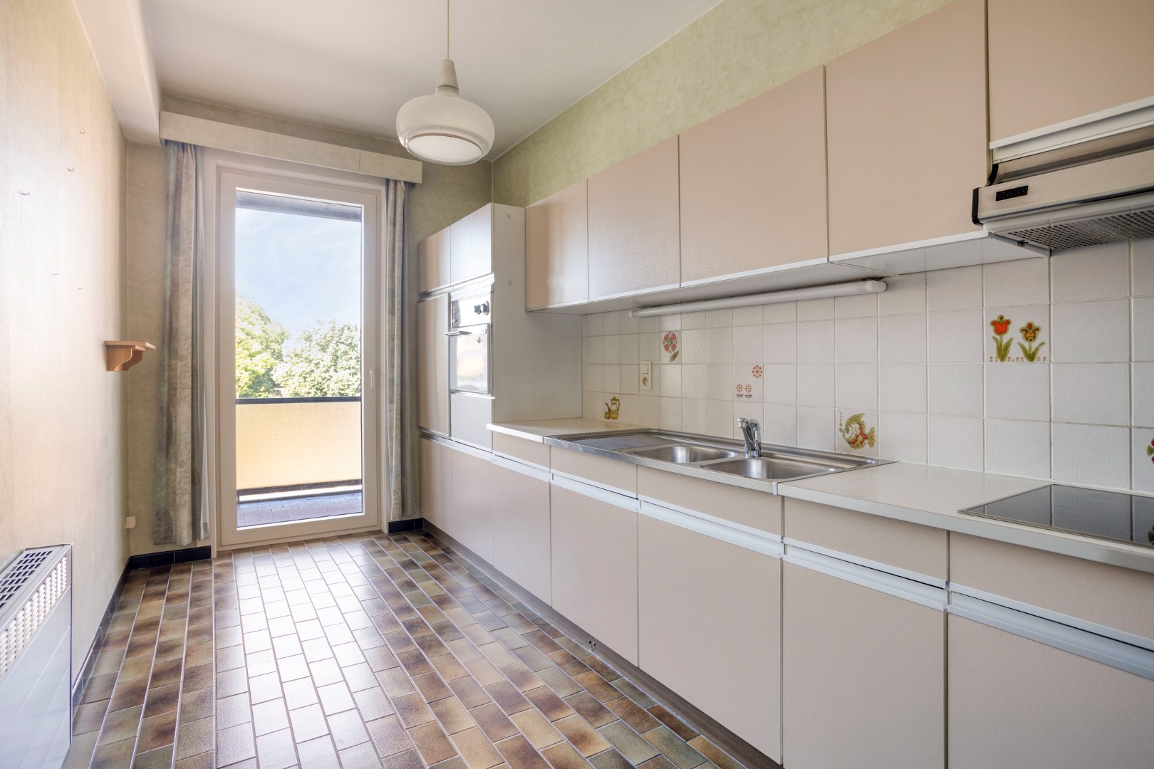 Grand appartement avec vue dégagée et garage - centre de Tongres - photo 5