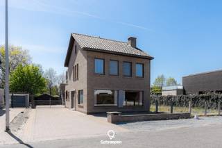We vinden deze ruime gezinswoning (192 m²) met 3 slaapkamers terug op wandelafstand van Zonhoven-centrum. Voor meer informatie ga naar: https://schraepenvastgoed.be/tekoop/?id=4059244&amp;cgi=1000226
