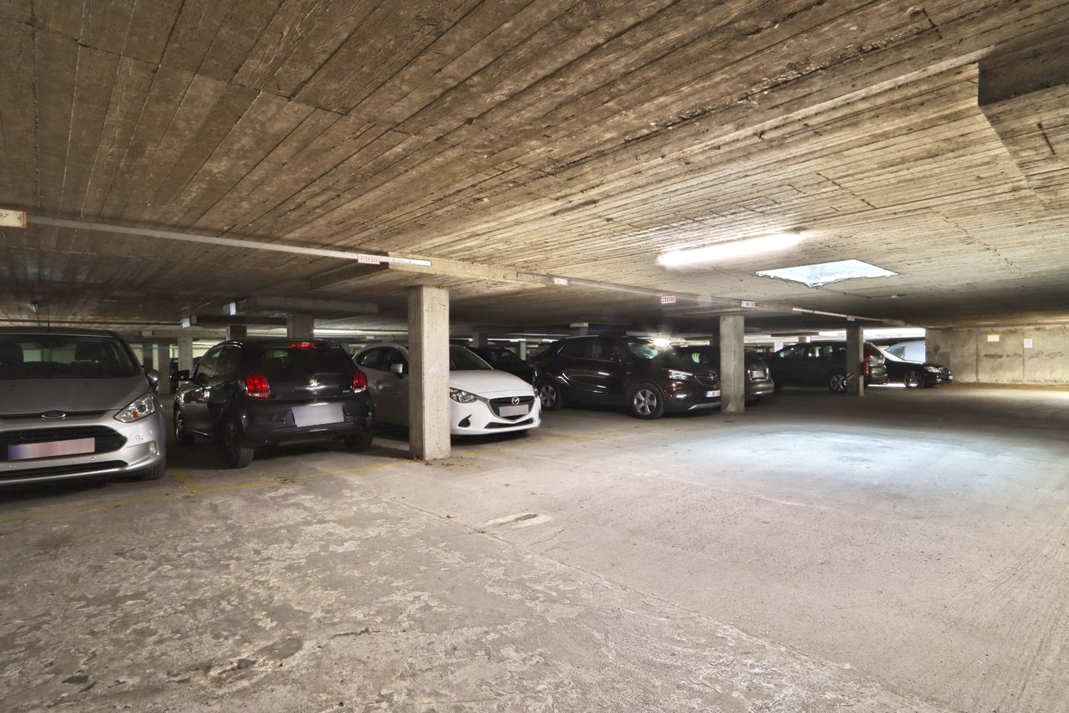 Verhuurde ondergrondse autostaanplaats in centrum Beveren - foto 4