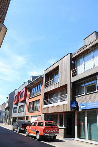 Recent duplexappartement gelegen aan de markt van Lennik.Tweede verdieping bereikbaar zonder lift.Het appartement beschikt over een ruime en...