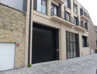 Dubbele autostandplaats te koop in DiksmuideIn het centrum van Diksmuide, op slechts 100 m van de Grote Markt, bieden wij u deze ondergrondse...