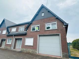 Goed onderhouden knusse woning te Bolderberg.<br /><br />Deze halfopen bebouwing is instapklaar. Het pand heeft twee slaapkamers, een ingerichte keuken en badkamer, living en wasplaats.<br /><br />Voor de woning is er één privatieve autostandplaats voorzien.