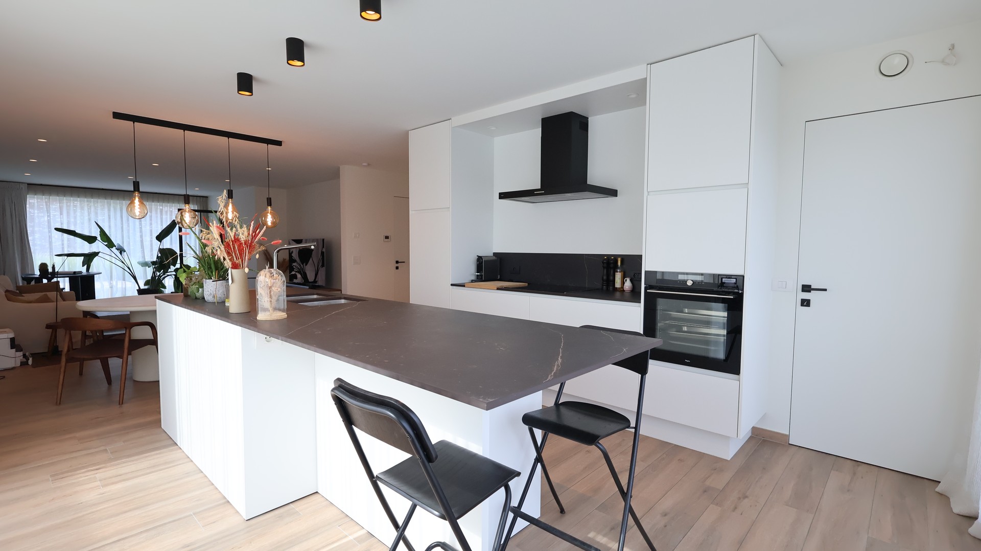 Ruime open woning met 4 slaapkamers en garage te huur in de Erwtenstraat, Roeselare - foto 5