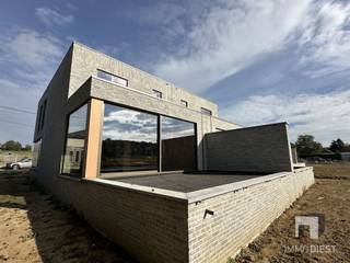 Deze knappe nieuwbouwwoning in moderne architectuur maakt deel uit van project 'La Vue' (Struikstraat 77A, 77B, 77C en 77 D in Assent). Woning...