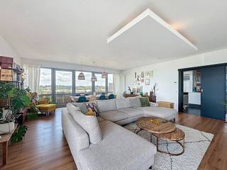 Morgan's Real Estate presents this stunning apartment located on the ninth floor of a building in the heart of Molenbeek-Saint-Jean. With over 160 m², it offers a spacious and very bright living area thanks to large windows, and features two large terraces to fully enjoy the outdoors. This apartment in excellent renovation condition is move-in ready. It has a good energy performance certificate, individual heating, triple-glazed windows, and a compliant electrical installation, ensuring safety and peace of mind. Possibility to purchase a garage as an option (€30,000). An opportunity not to be missed for those seeking a spacious, practical, and modern home in a vibrant neighborhood. Contact us for info and visits at 02/430.24.86 or morgan@morgans.be