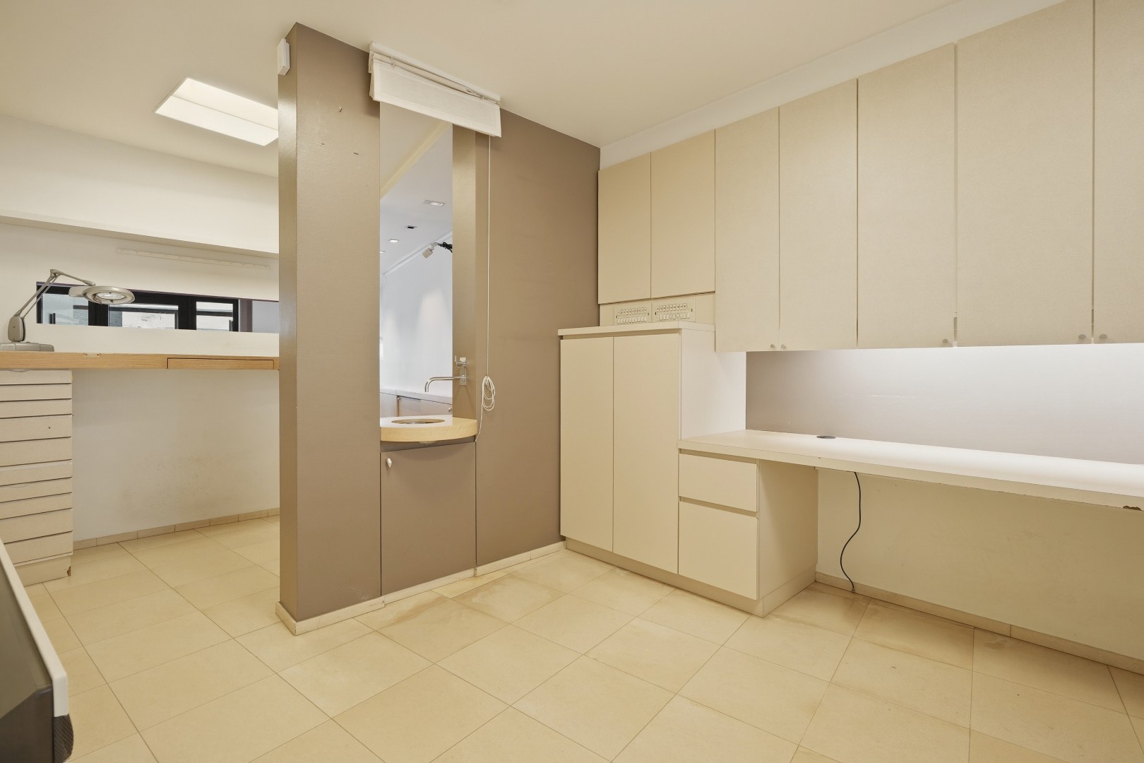 Multifunctionele woning met handelsruimte in hartje Veurne. - foto 5