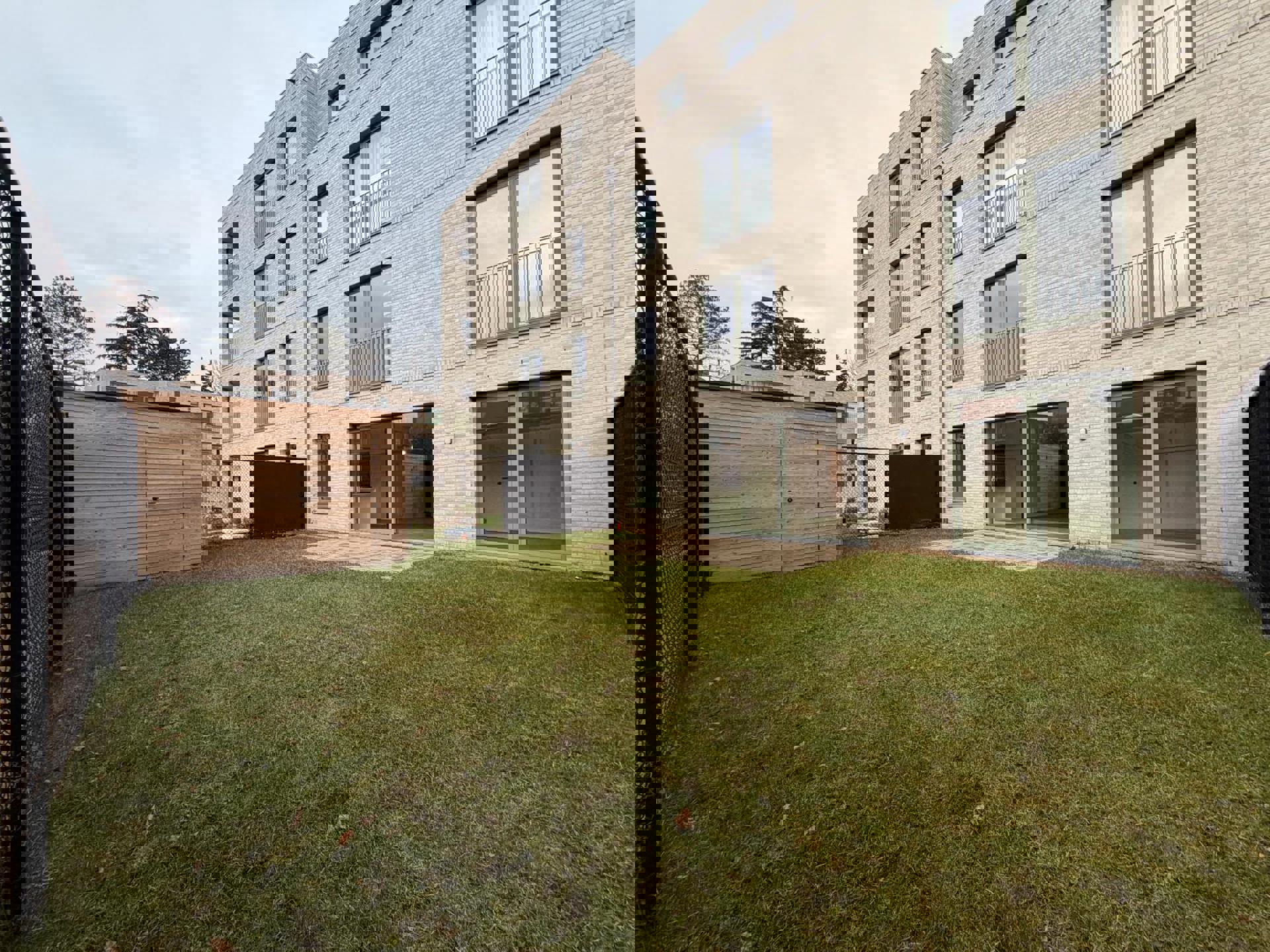 App. met 2 slpk., terras, tuin, staanplaats en kelderberging - foto 5