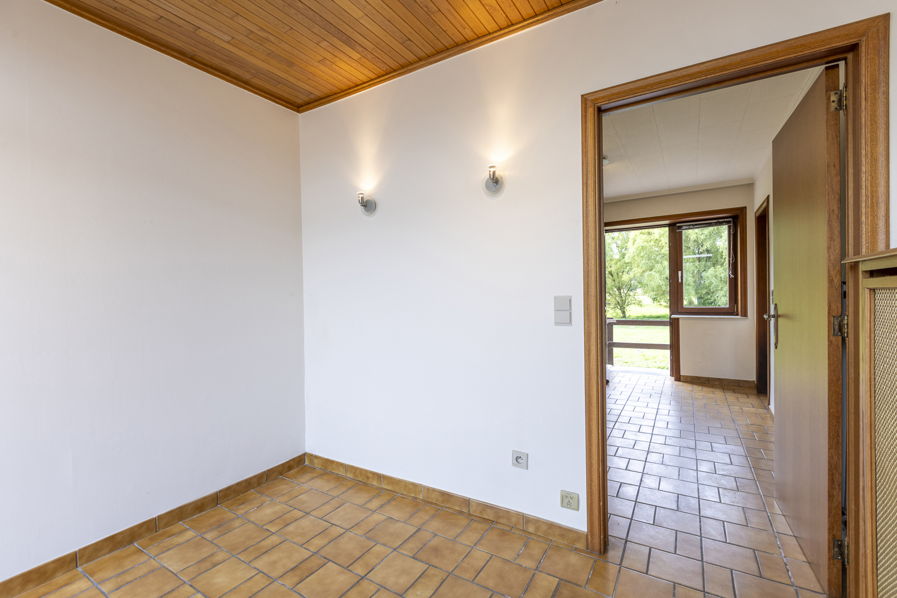 Authentic country home on 19a15 with open views - photo 4