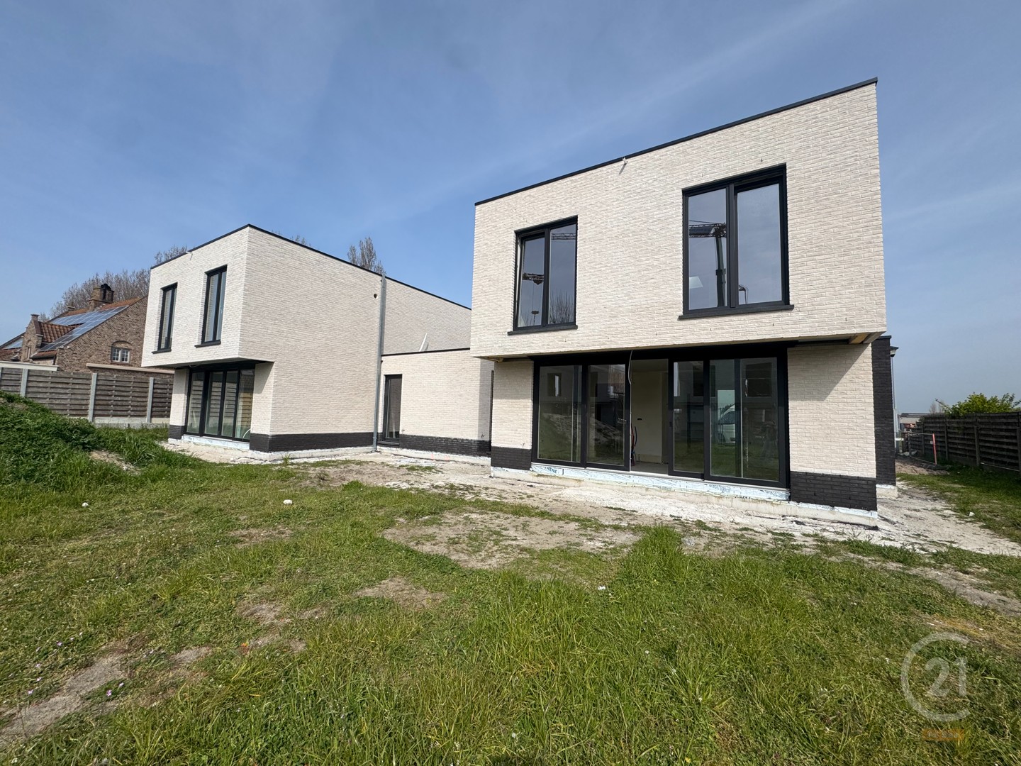 Moderne gezinswoningen met 3 ruime slaapkamers, 2 badkamers en inpandige garage! - foto 2