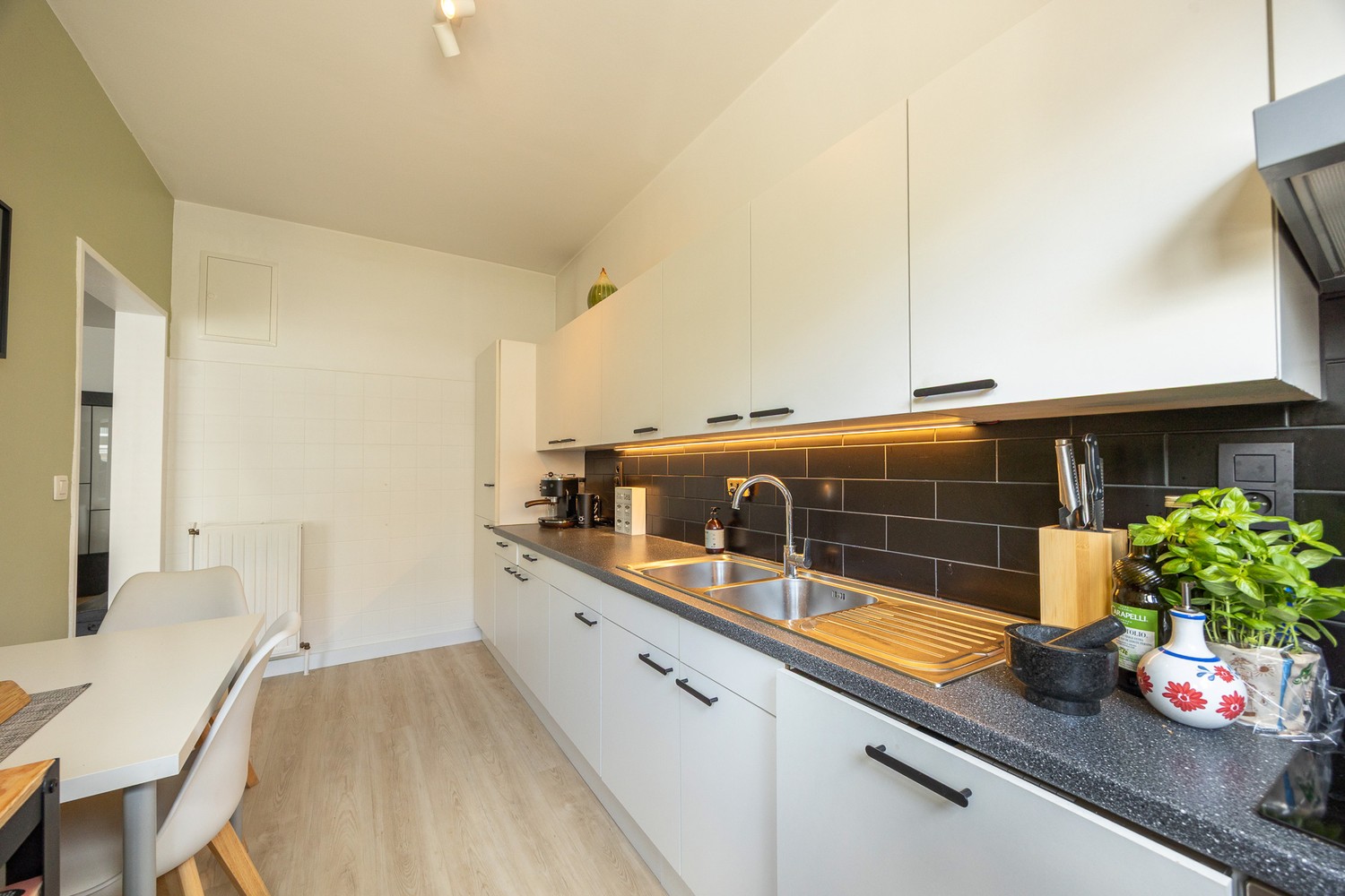 Recent gerenoveerd 2-slaapkamer appartement - foto 4
