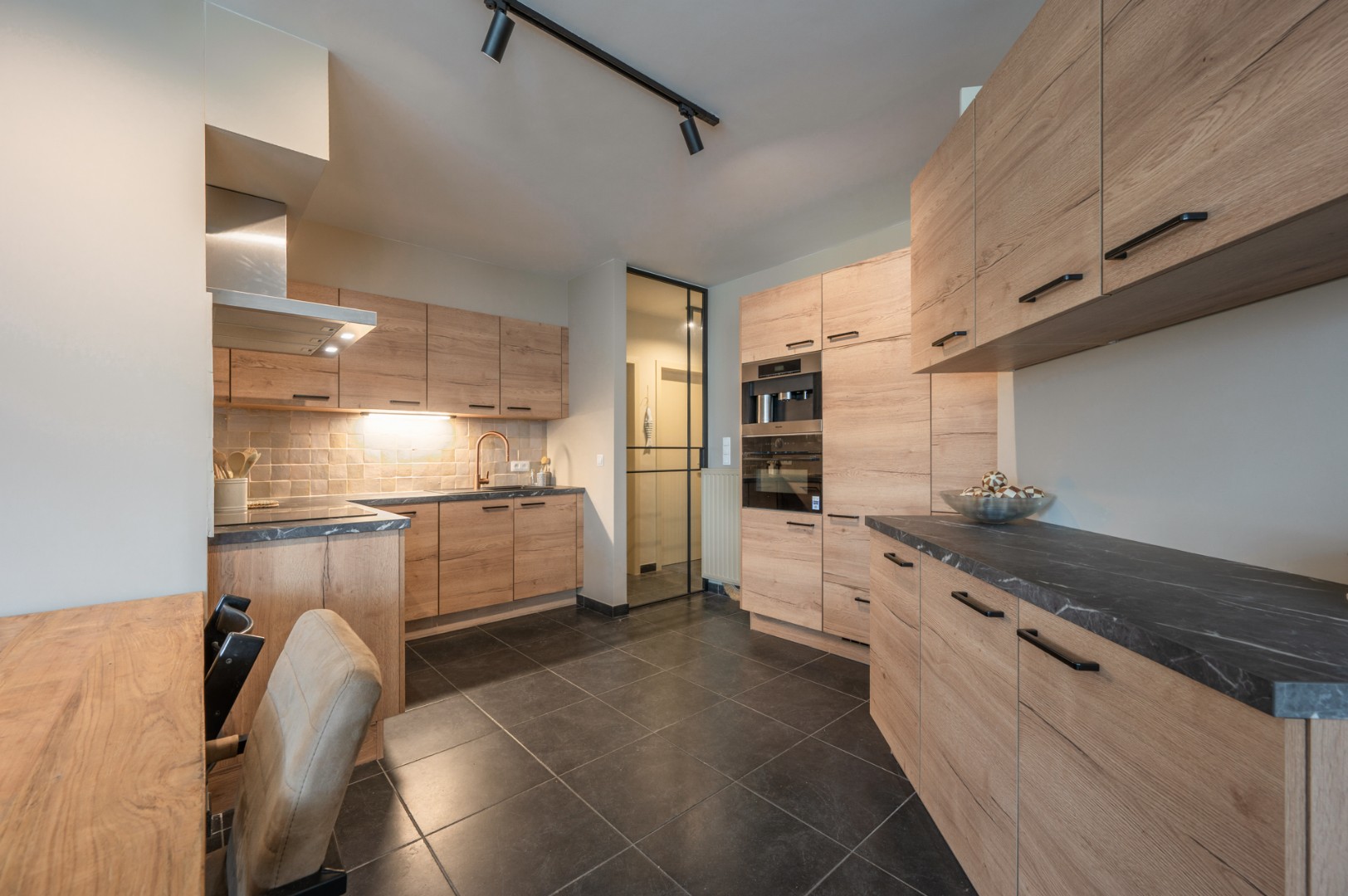 Prachtig gelijkvloersappartement met 2 slaapkamers op toplocatie in Duinbergen! - photo 4