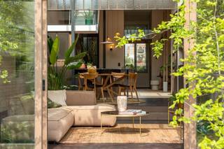 Right in the historical center of Leuven, extremely central yet quiet  , we are pleased to offer for sale this exclusive town house.In these...