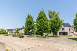 Het perceel, voor open bebouwing, is gelegen op de hoek van de Snapperstraat en de de Holrakkerstraat te Hasselt - Kuringen. Het centrum van...