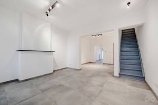 We Invest vous propose cette maison rénovée en 2025, à 2 pas du centre ville, de la gare et de toutes ses commodités.Elle est composée, au...