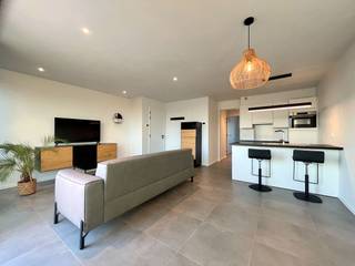 Volledig instapklaar appartement, nieuwbouw, met 2 slaapkamers en een schitterend terras aan de zonnekant. Prachtige zichten over het...