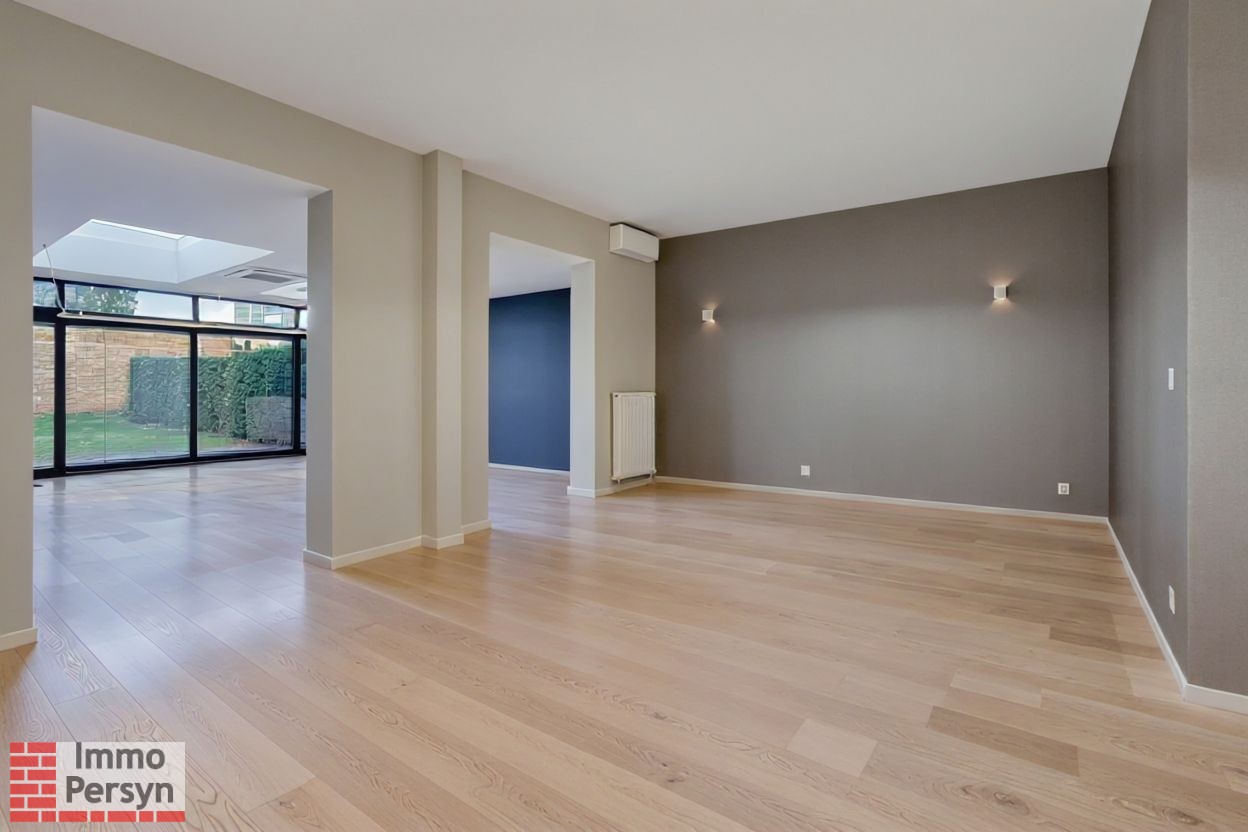 Modern en ruim kantoor. Tuin. 2 staanplaatsen. - foto 4