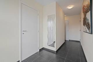 Dit appartement bevindt zich op de eerste verdieping met lift en maakt deel uit van een kleine mede-eigendom met lage gemeenschappelijke lasten.Het...