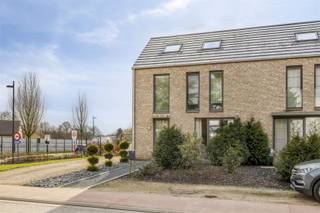 TE KOOP: Recente, lichtrijke woning met 3 slaapkamers te Tessenderlo!Welkom in deze verzorgde en instapklare woning, gelegen aan de Paalseweg in...