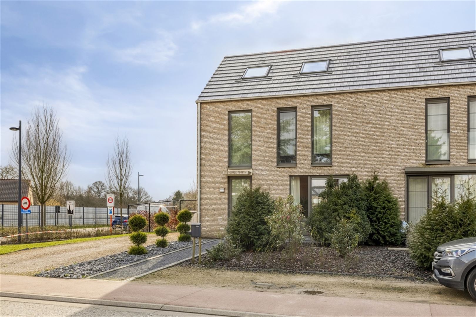 TE KOOP: Recente, lichtrijke woning met 3 slaapkamers te Tessenderlo! - foto 2