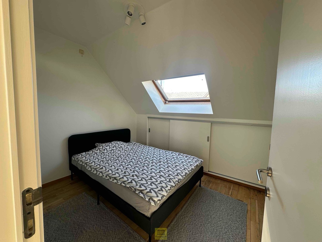 Instapklaar 1-slaapkamer appartement met terras in het centrum van Mere! - foto 5