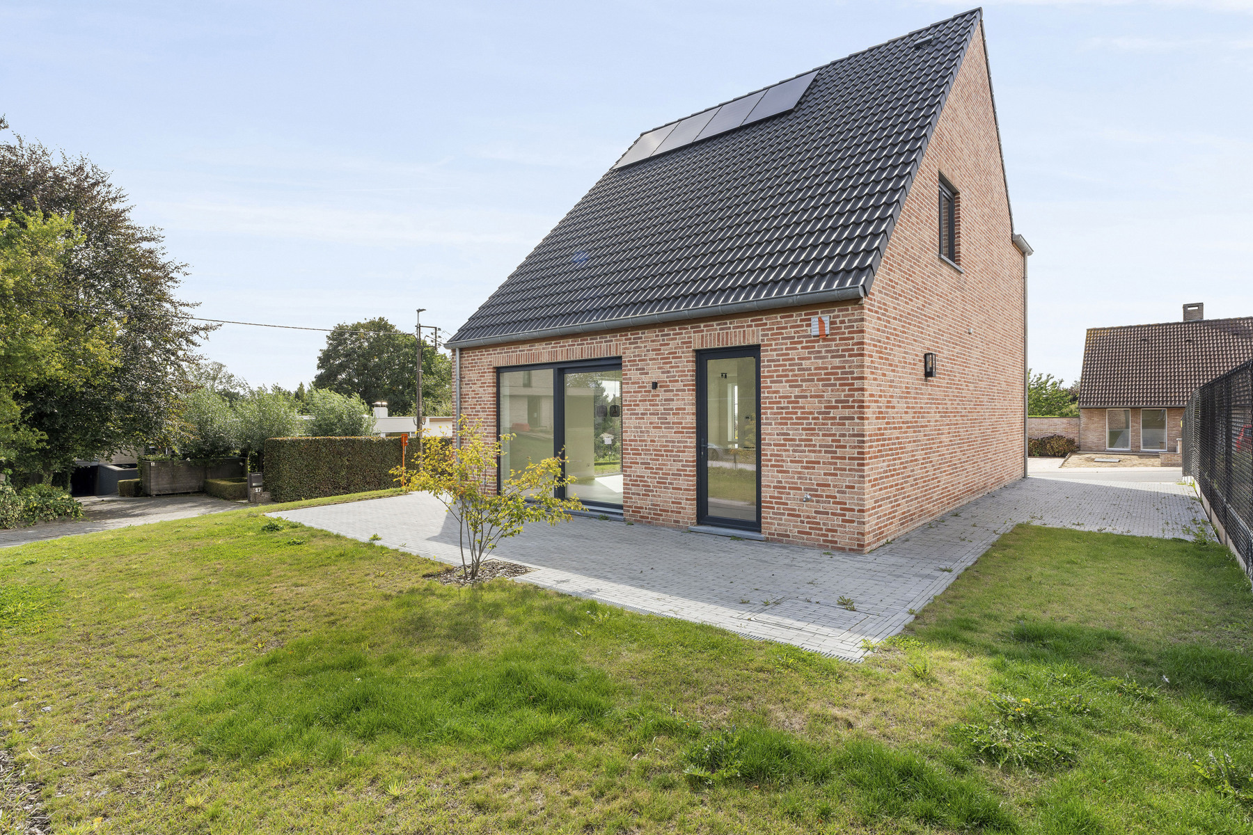 Afgewerkte alleenstaande nieuwbouwwoning met inpandige garage én zonnige tuin - foto 4