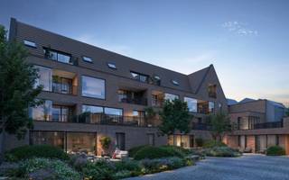 Ontdek de 3 kantoorruimtes in Villa De Kroon, een innovatief en duurzaam nieuwbouwproject gelegen in het gegeerde Kristus-koning, in de nabijheid van invalswegen, winkels, openbaar vervoer en het historische centrum van Brugge. Dit project biedt een perfecte mix van moderne appartementen, ruime woningen, lofts en commerciële ruimtes, allemaal rondom een groen en rustig binnengebied.<br /><br />De commerciële ruimtes in Villa De Kroon zijn beschikbaar in verschillende groottes, en zijn gelegen langs de druk bereden Scheepsdalelaan, een echte zichtlocatie.<br /><br />Bij Villa De Kroon is aan alles gedacht, ook aan de praktische kant van het werken. Er is een ondergronds parkeercomplex met garageboxen, parkeerplaatsen en bergingen. Daarnaast is er veel ruimte voorzien voor fietsenstallingen, ideaal voor wie graag de fiets neemt om Brugge en omgeving te verkennen.<br /><br />Duurzaamheid staat centraal in dit nieuwbouwproject. Dankzij geothermie, via een BEO-veld, voldoet Villa De Kroon niet alleen aan de strenge normen van vandaag, maar is het ook klaar voor de toekomst. Dit maakt het project niet alleen energiezuinig, maar ook milieuvriendelijk, waardoor het een duurzame investering is voor de lange termijn.<br /><br />Wil je meer weten over de nieuwbouwappartementen of woningen in Villa De Kroon? Neem vandaag nog contact met ons op voor meer informatie en ontdek hoe jij kunt wonen in dit exclusieve nieuwbouwproject in Brugge. Mis deze unieke kans niet om te wonen in een van de meest gewilde wijken van de stad!