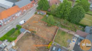 HILLEGEM – Zuidgerichte bouwgrond, halfopen bebouwing, met centrale ligging.Deze bouwgrond treft u in een landelijk kader, doch met een uitermate...