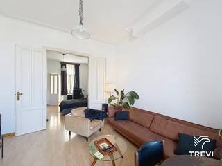 <p><strong>SCHAARBEEK: In de nabijheid van het Josaphatpark en het openbaar vervoer, mooi appartement met één slaapkamer van ±58 m², gelegen op de 2e verdieping van een gebouw zonder lift. Het appartement is als volgt ingedeeld: woonkamer van ±15 m², balkon op het noorden, volledig uitgeruste keuken (gaskookplaten, dampkap, koelkast, diepvriezer en microgolfoven), slaapkamer van ±16 m², badkamer met toilet en aansluiting voor een wasmachine. Lasten: provisie van 40€/maand, inclusief de gemeenschappelijke delen. EPC E. Beschikbaar vanaf: 01/10/2026.</strong></p>
<p></p>
<p><u> Op de 2e verdieping, zonder lift:</u></p>
<ul>
<li>Woonkamer: ±15 m²</li>
<li>Balkon, noordgericht</li>
<li>Volledig uitgeruste keuken (gaskookplaten, dampkap, koelkast, diepvriezer en microgolfoven)</li>
<li>Slaapkamer: ±16 m²</li>
<li>Badkamer met toilet en aansluiting voor een wasmachine</li>
</ul>
