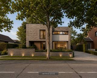 <p>BBent u op zoek naar een ruim perceel voor de realisatie van uw droomwoning? Contacteer Arno via arno@reds.be of +32 498 66 21 41 <br /><br />Het perceel heeft een oppervlakte van circa 721 m² en is geschikt voor het oprichten van een open bebouwing. <br />Met een perceelbreedte van circa 21 meter en een diepte van circa 33,5 meter geniet u van voldoende ruimte en tal van mogelijkheden om een comfortabele gezinswoning te realiseren. <br />De locatie leent zich bovendien ook uitstekend om wonen te combineren met uw eigen zaak. Een complementaire functie van 100 m² is mogelijk voor bijvoorbeeld een kantoor of vrij beroep. De impressie geeft u alvast een kijk op deze mogelijkheid. <br /><br />De verbinding met het centrum van Sint-Antonius is uitstekend. Ook het centrum van Zoersel, en de op- en afrit van de snelweg zijn vlot bereikbaar. <br /><br />De bouwvoorschriften zijn verkrijgbaar op aanvraag bij ons. <br />Stedenbouwkundige info is in aanvraag.</p>