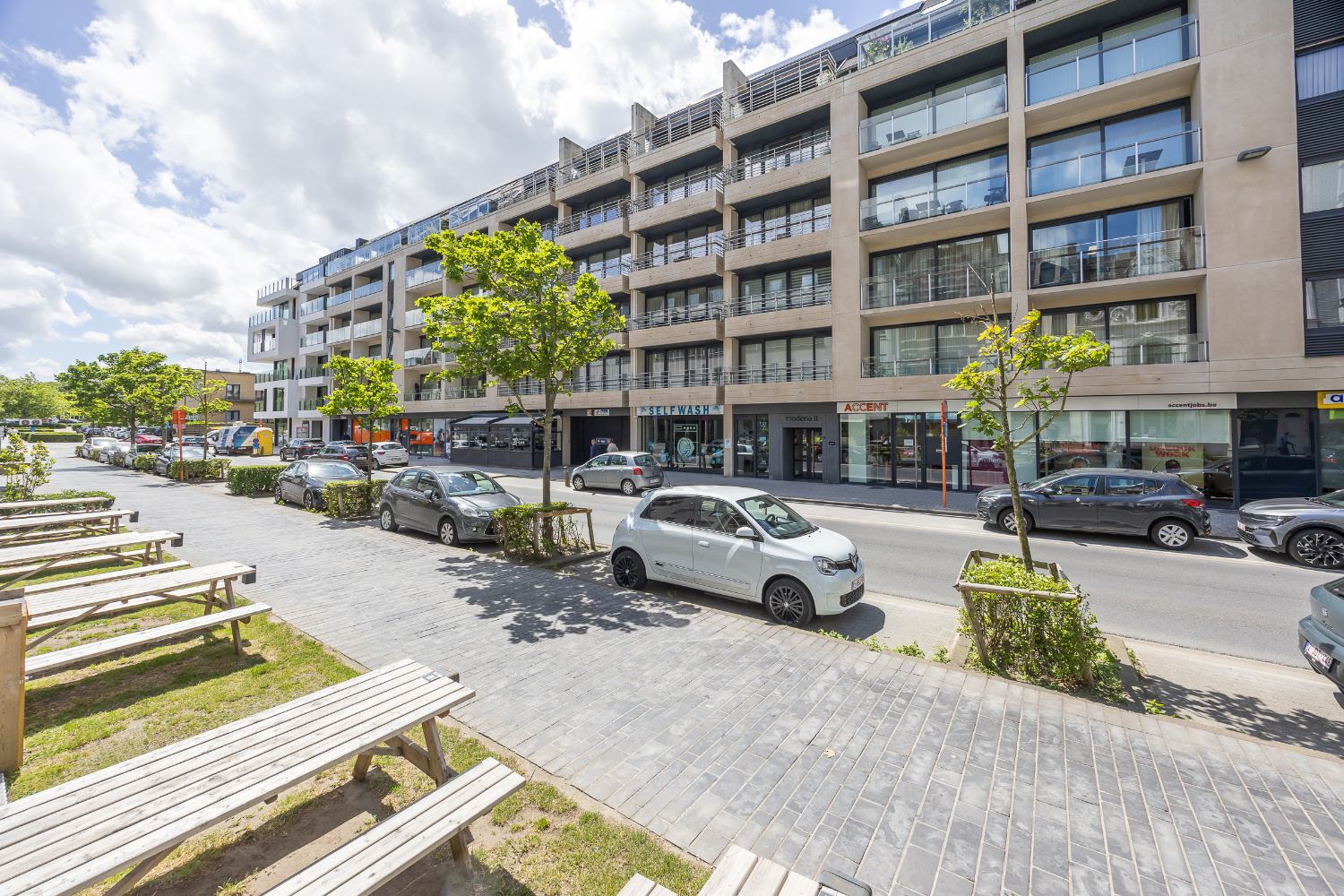 Gesloten garagebox in residentie Modena
	Verdieping -1
	Sectionale poort