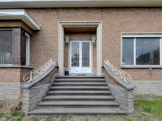 Te huur: ruime open bebouwing in het centrum van Zaventem, op een steenworp van scholen, openbaar vervoer en het park.Deze woning uit 1960 biedt een...