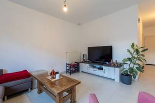 Ruime woning met 3 slaapkamers en garage te koop in RoeselareDeze instapklare woning is gelegen te Roeselare op een perceel van 180 m². Deze woning...