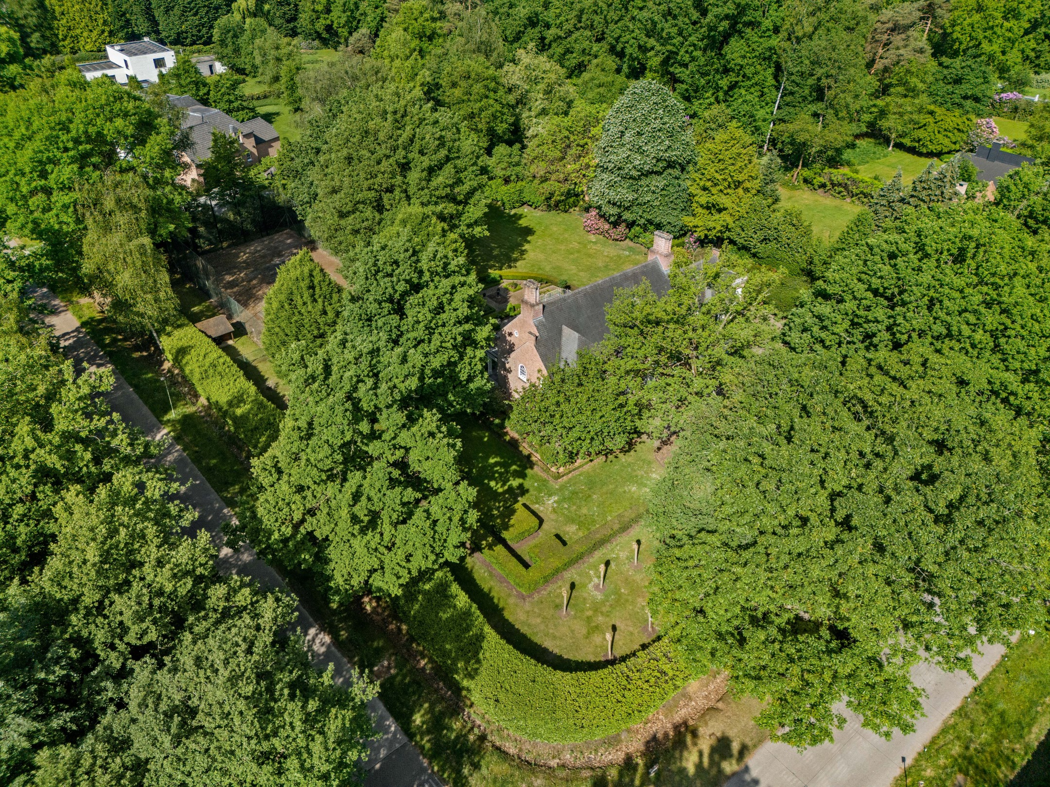 Architecturale Laporta-villa met 5 slpks, 3 badks op 5.233m² - foto 2